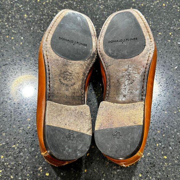 Donald J. Pliner Darrin British Tan Horse Bit Loafers. Size 11. - Picture 9 of 10